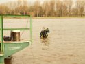 Bergung PKW im Rhein Hitdorfer Fähre P189619